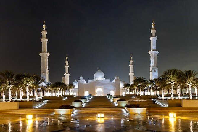 Full Day Abu Dhabi City Tour + BAPS Mandir Visit, guide transfer - Emirates Palace and the Corniche Breakwater: Opulence From the Windows
