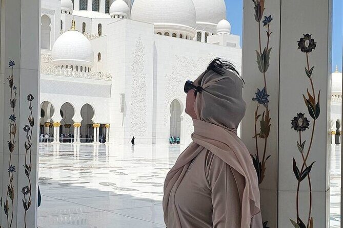 Private Abu Dhabi City Tour with Pick up from Dubai or Abu Dhabi - Abu Dhabi Dates Market: The Friendly Finale